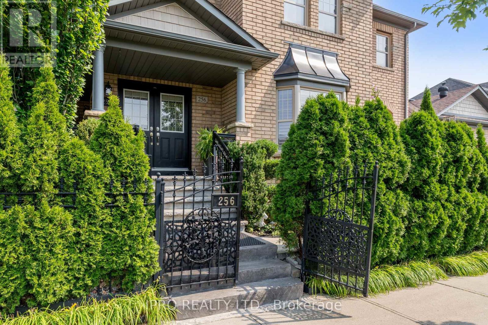 Property at 256 LANDSBOROUGH AVENUE image 4