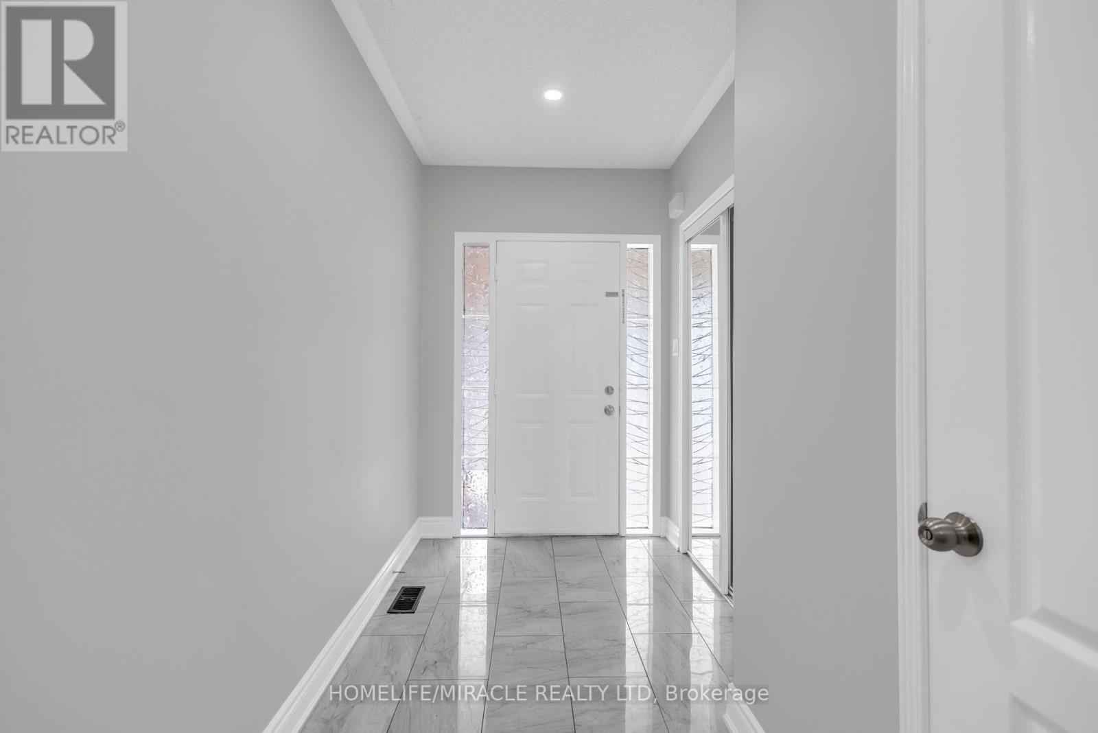 17 Binder Twine Trail, Brampton, Ontario  L6X 4R2 - Photo 6 - W12329985