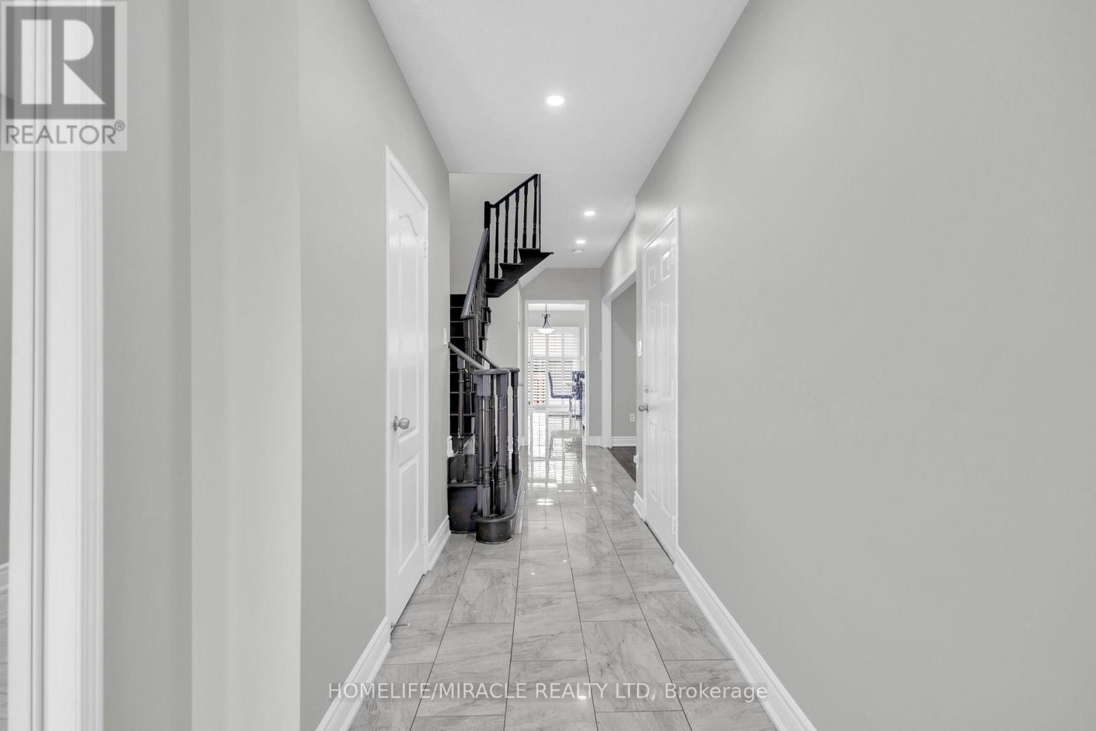 17 Binder Twine Trail, Brampton, Ontario  L6X 4R2 - Photo 7 - W12329985