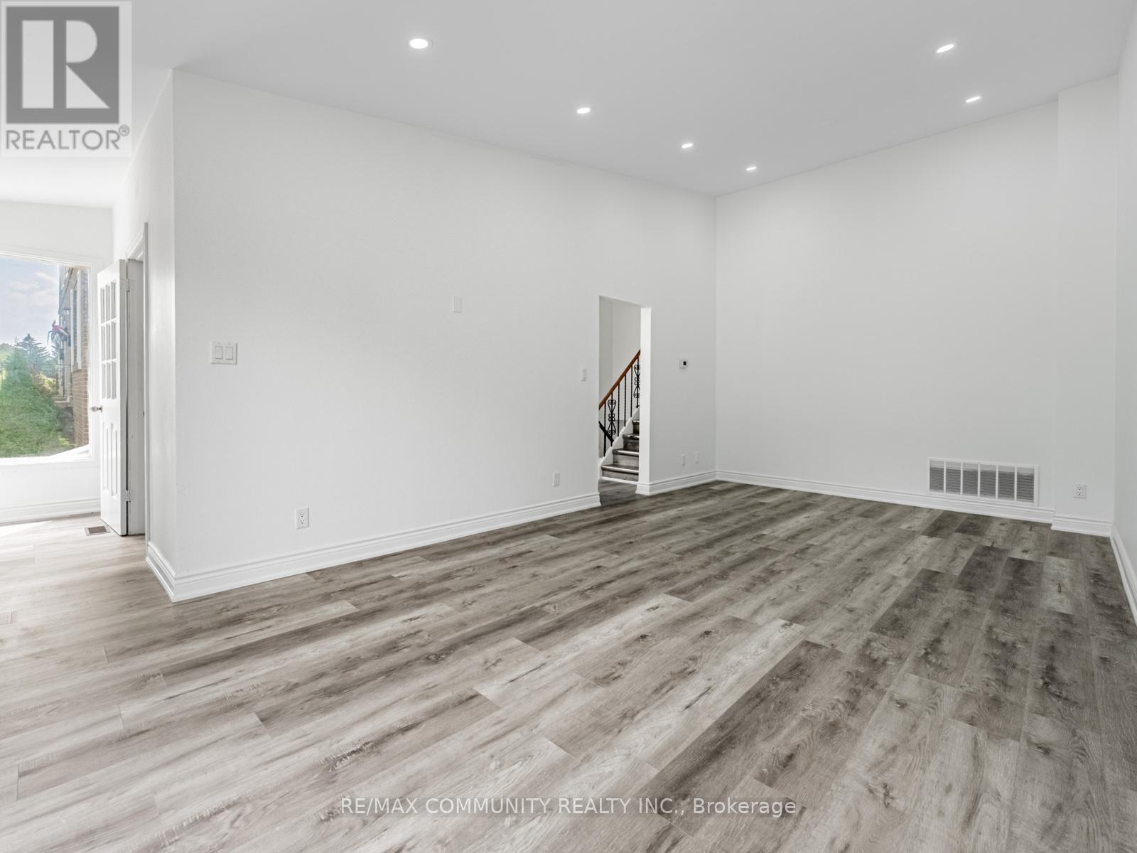 Property at 5 LANGWITH COURT image 4