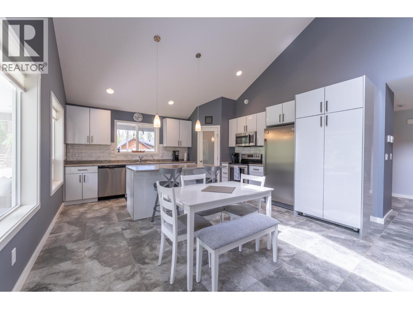 48 Ptarmigan Place, 150 Mile House, British Columbia  V0K 2G0 - Photo 16 - R3034668