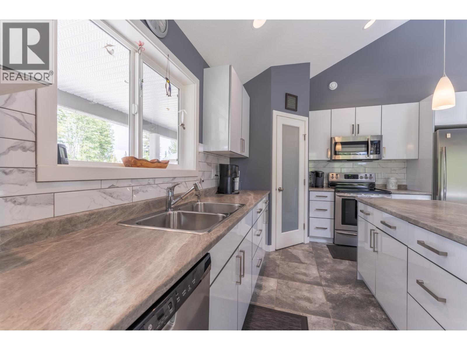 48 Ptarmigan Place, 150 Mile House, British Columbia  V0K 2G0 - Photo 17 - R3034668