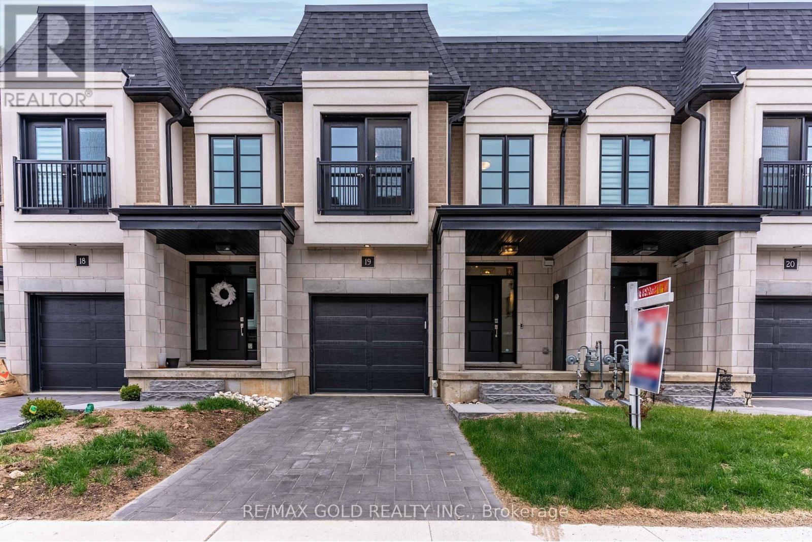 Property at 19 - 143 ELGIN STREET N image 2