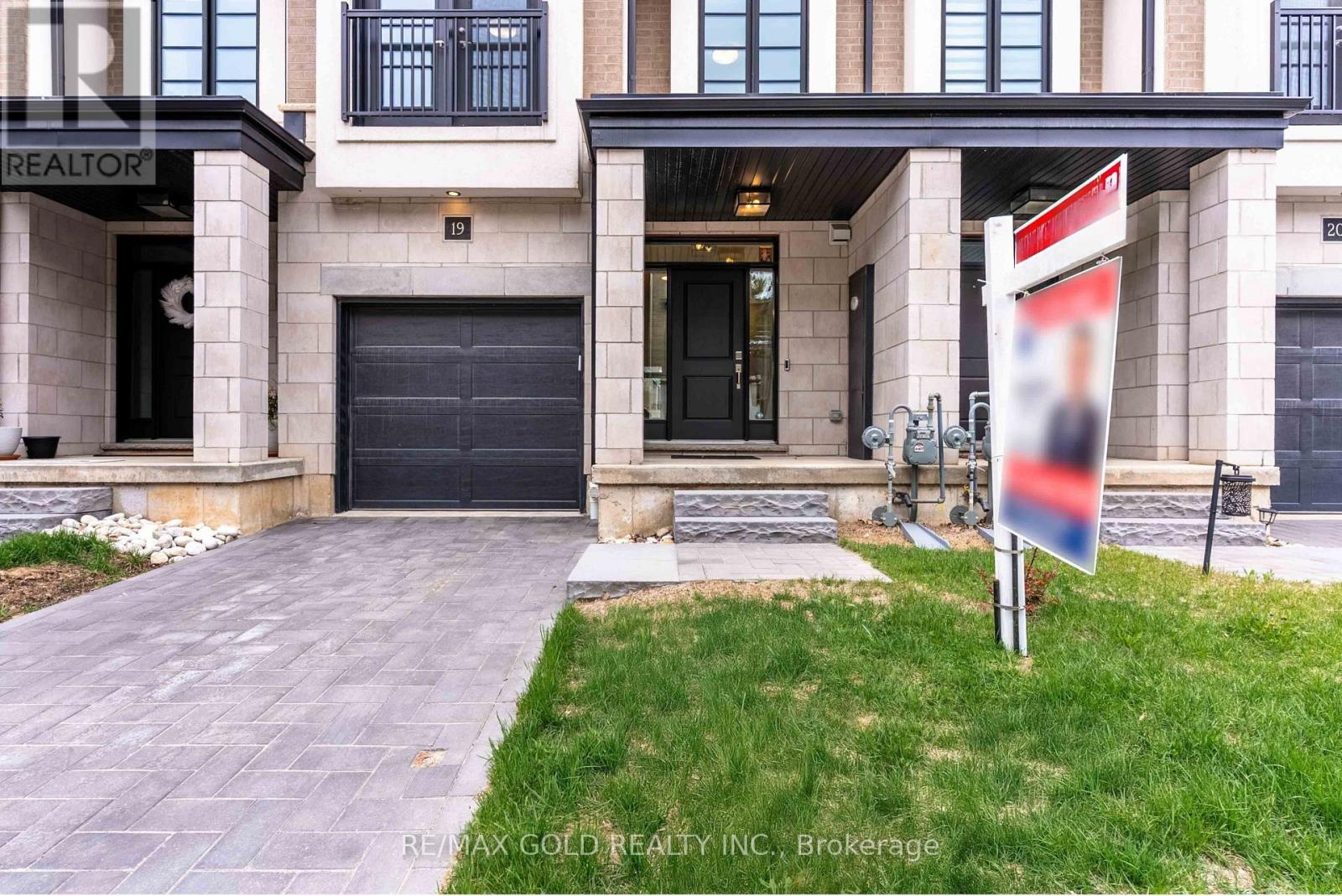 Property at 19 - 143 ELGIN STREET N image 3