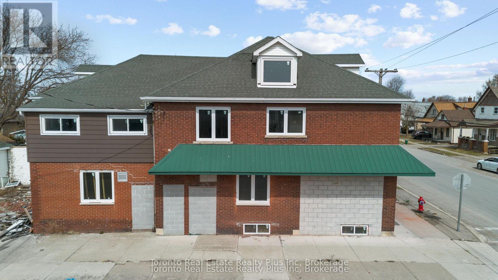 180 Fares Street, Port Colborne, Ontario  L3K 1W4 - Photo 3 - X12329844