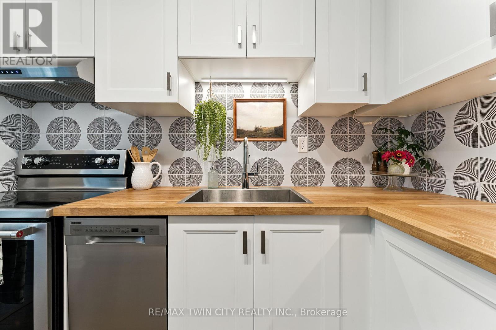 68 Westmount Mews, Cambridge, Ontario  N1S 4J1 - Photo 11 - X12329883