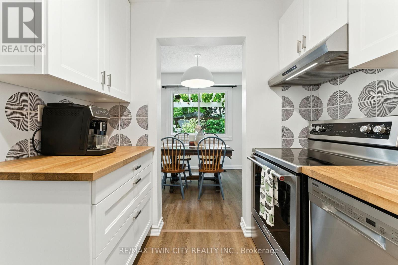 68 Westmount Mews, Cambridge, Ontario  N1S 4J1 - Photo 12 - X12329883