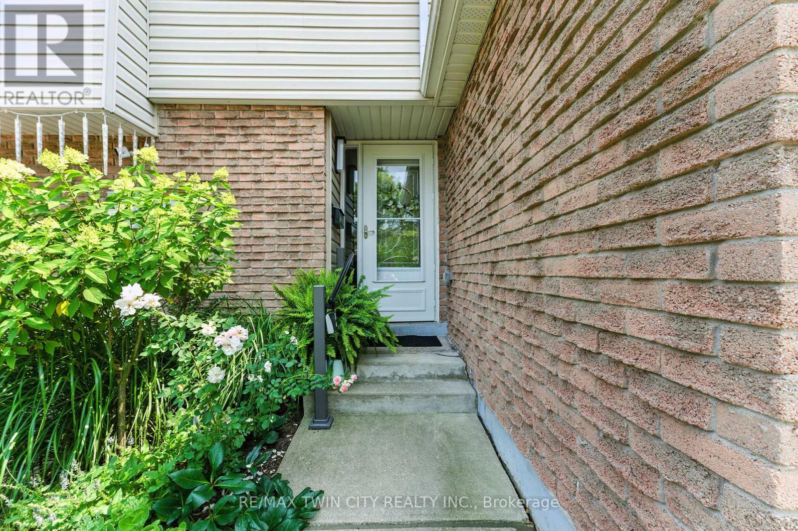 Property at 68 WESTMOUNT MEWS image 2