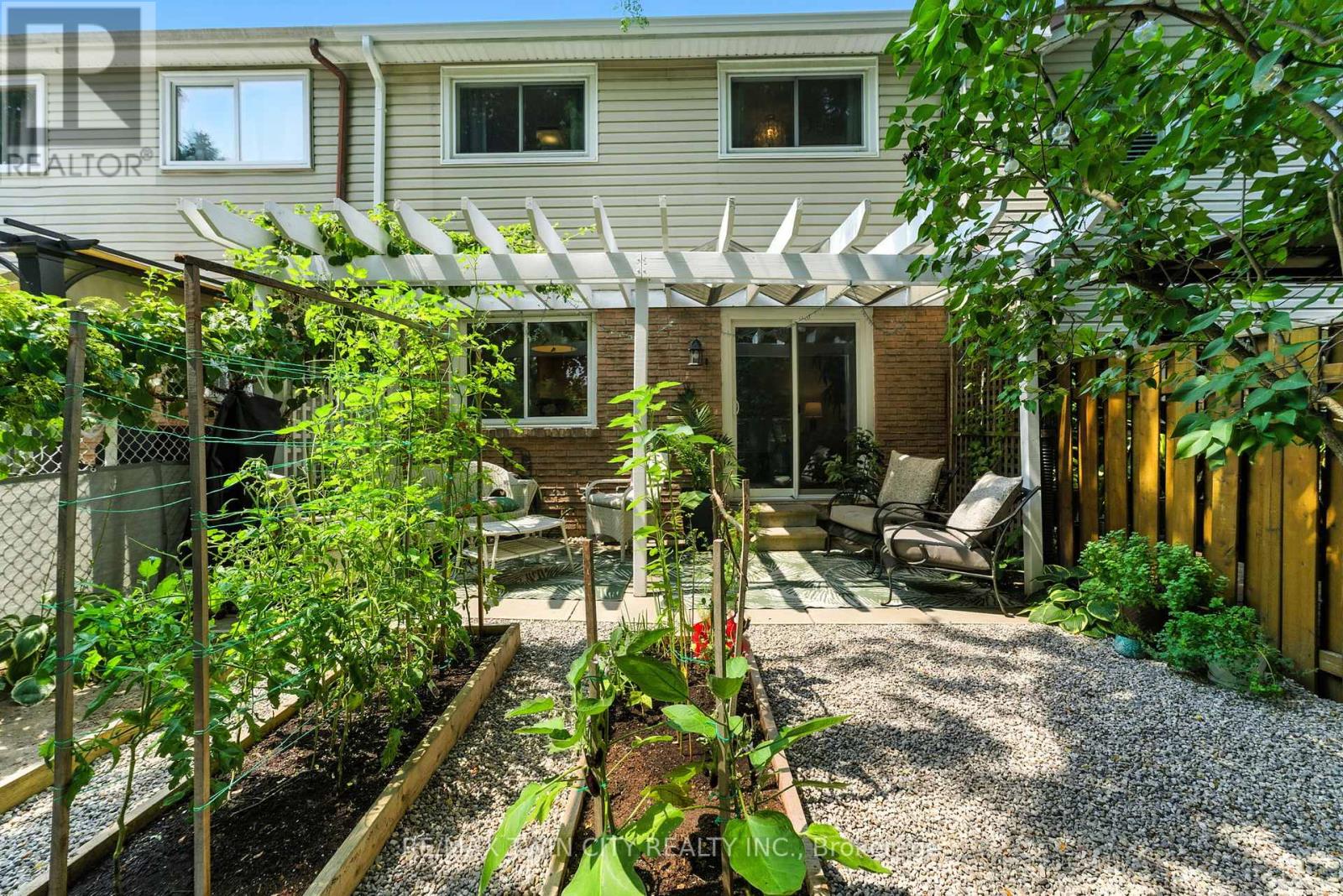 68 Westmount Mews, Cambridge, Ontario  N1S 4J1 - Photo 23 - X12329883