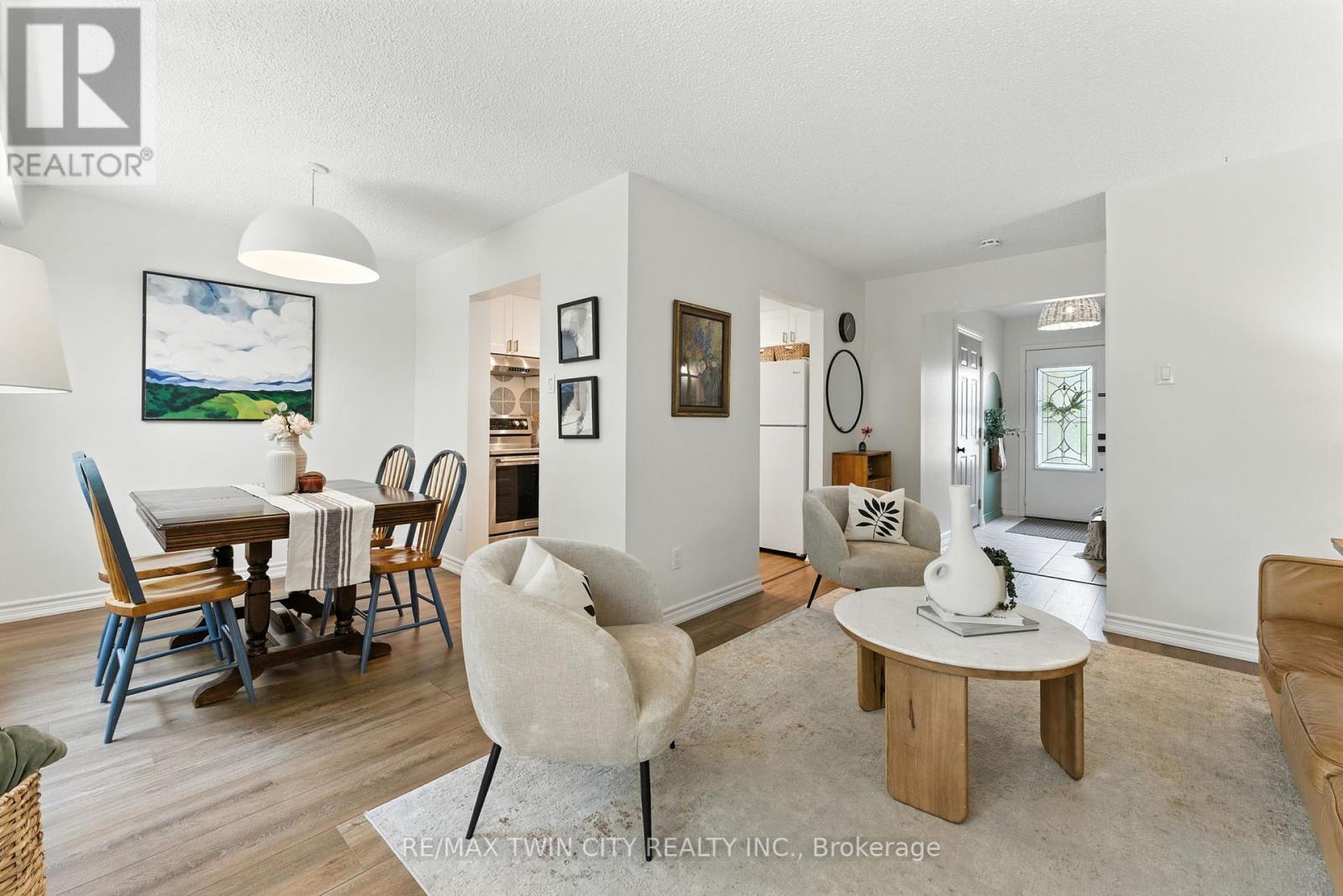 68 Westmount Mews, Cambridge, Ontario  N1S 4J1 - Photo 8 - X12329883
