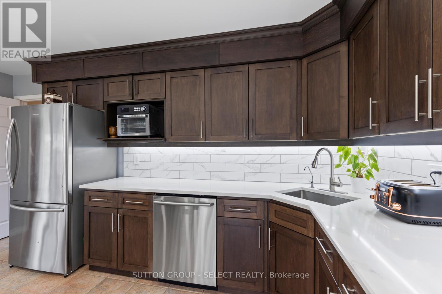 487 Jeffreybrook Close, London North, Ontario  N5X 2S5 - Photo 11 - X12330278
