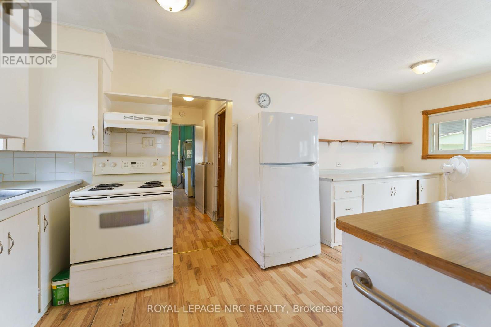 16 Cambridge Road E, Fort Erie, Ontario  L0S 1B0 - Photo 14 - X12304676