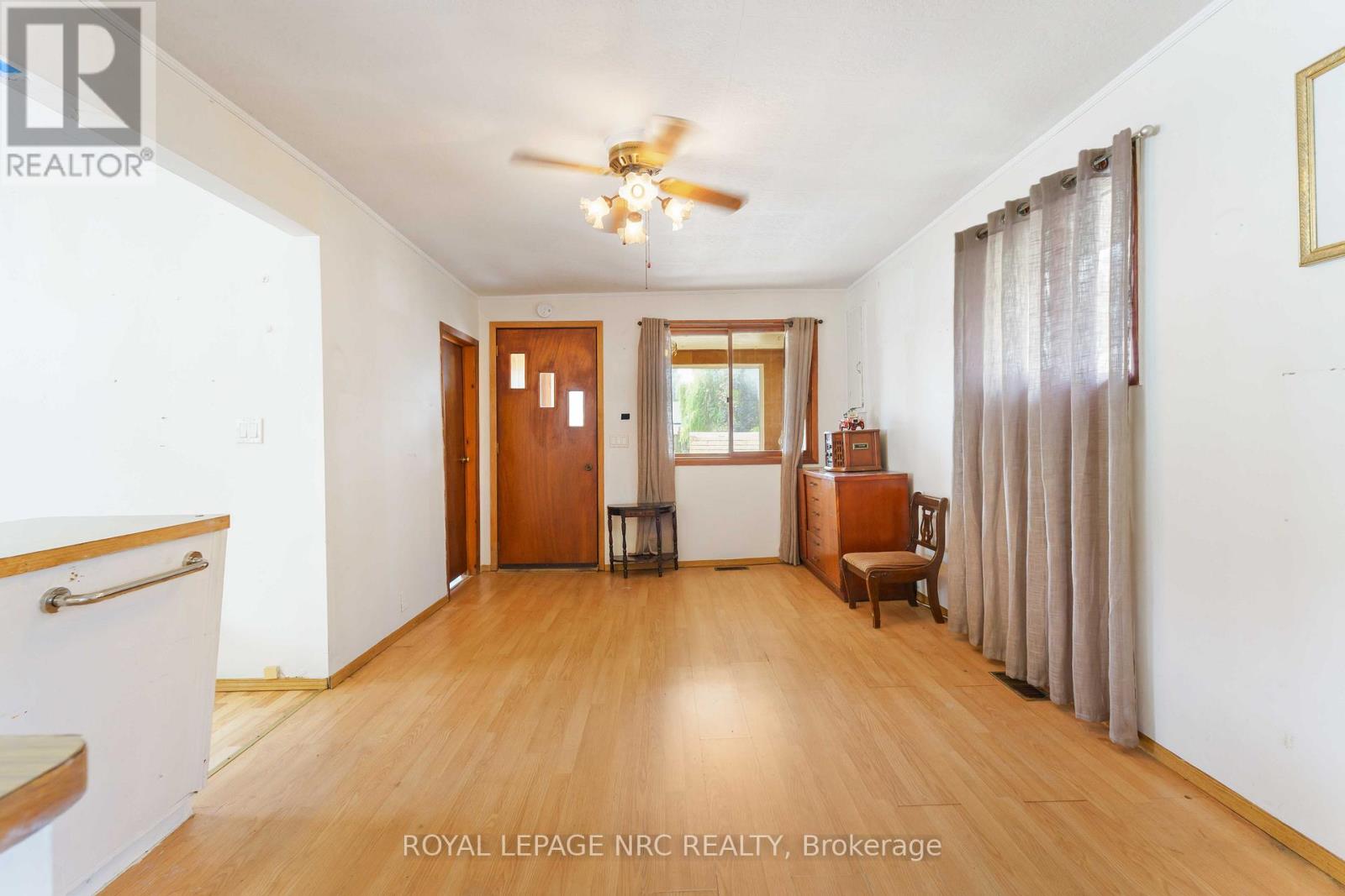 16 Cambridge Road E, Fort Erie, Ontario  L0S 1B0 - Photo 9 - X12304676