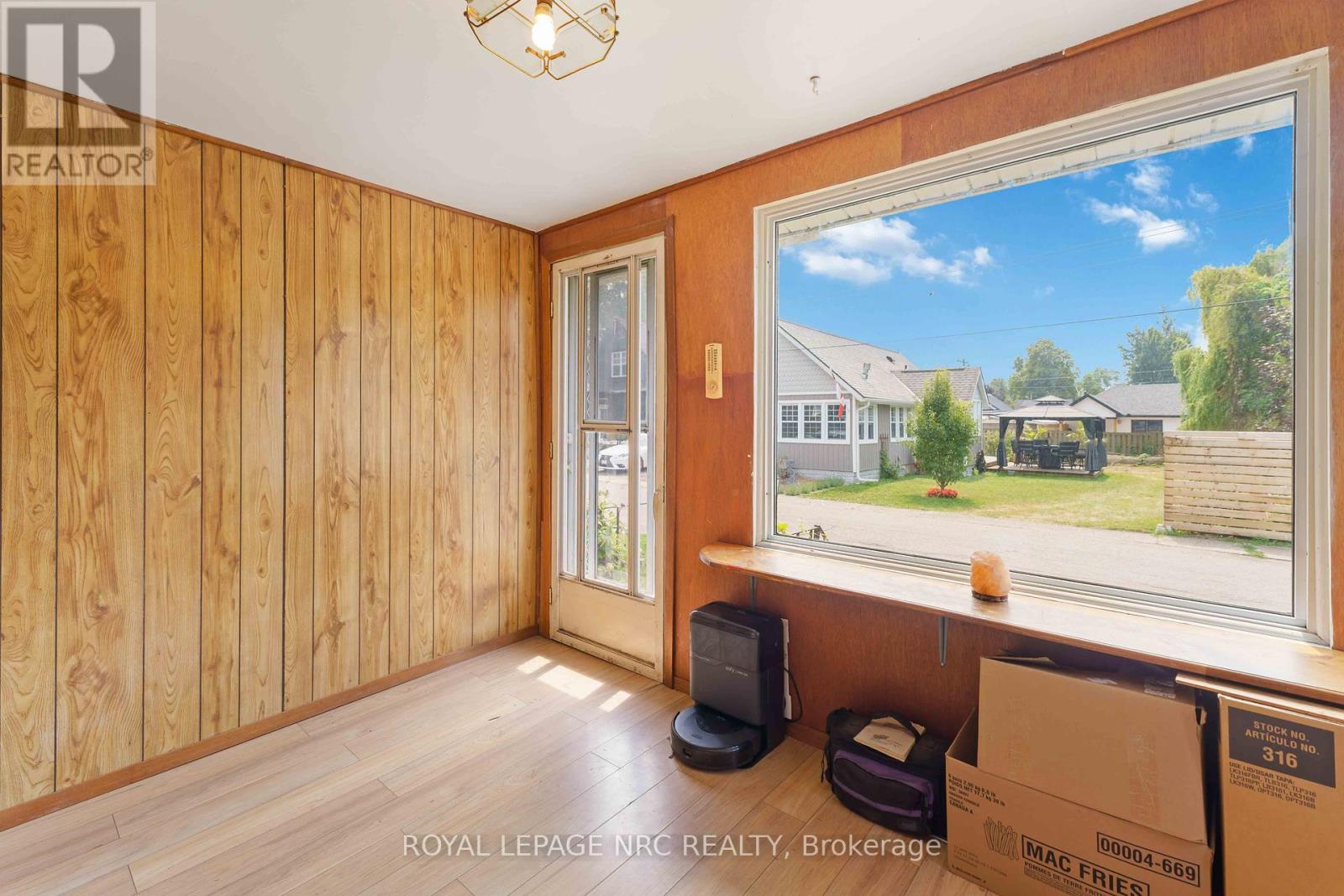 16 Cambridge Road E, Fort Erie, Ontario  L0S 1B0 - Photo 6 - X12304676