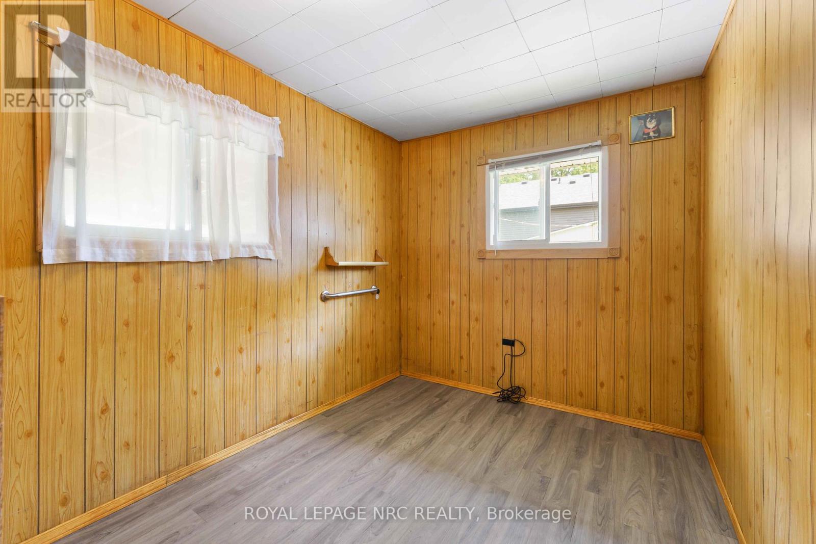 16 Cambridge Road E, Fort Erie, Ontario  L0S 1B0 - Photo 18 - X12304676