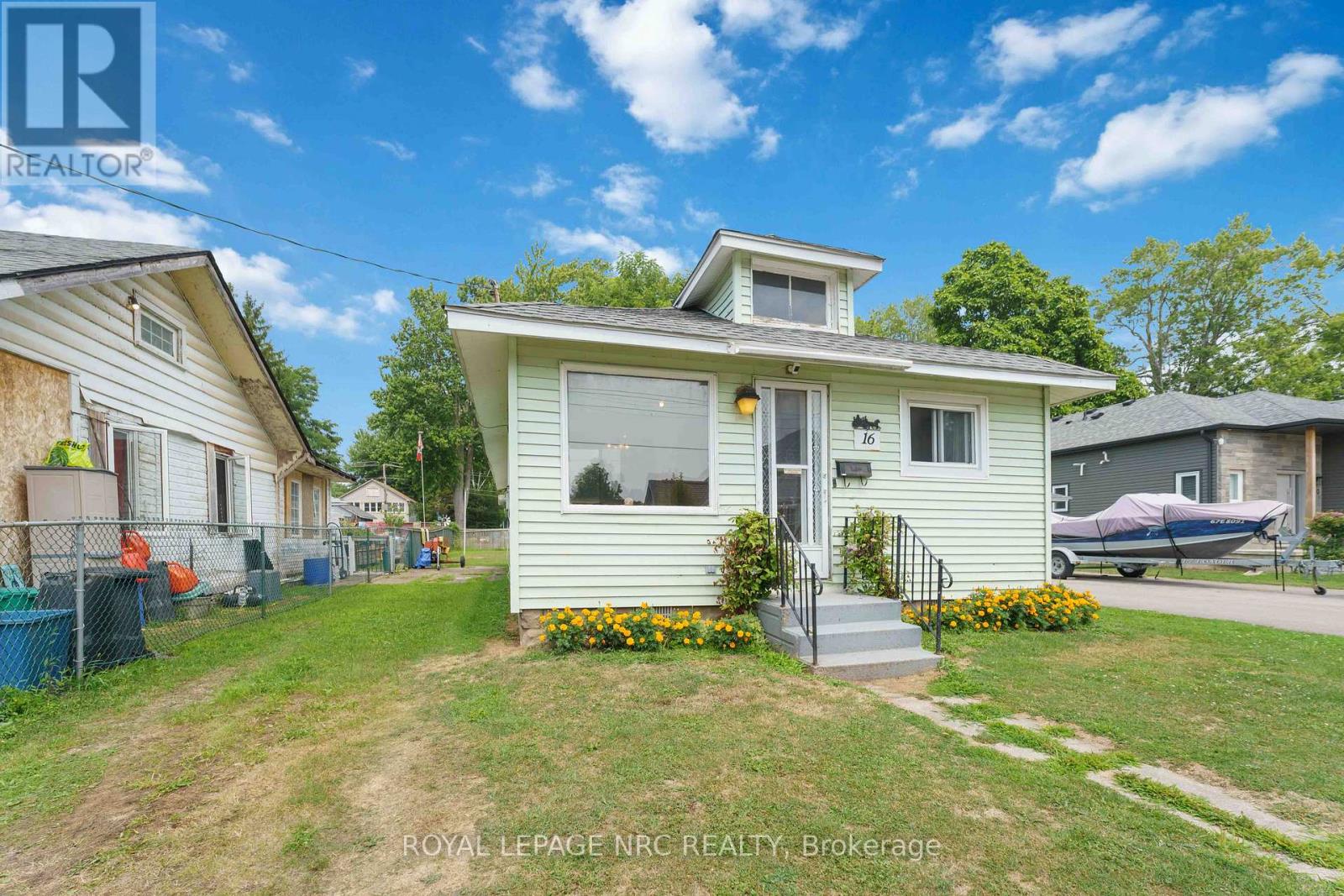 16 Cambridge Road E, Fort Erie, Ontario  L0S 1B0 - Photo 2 - X12304676