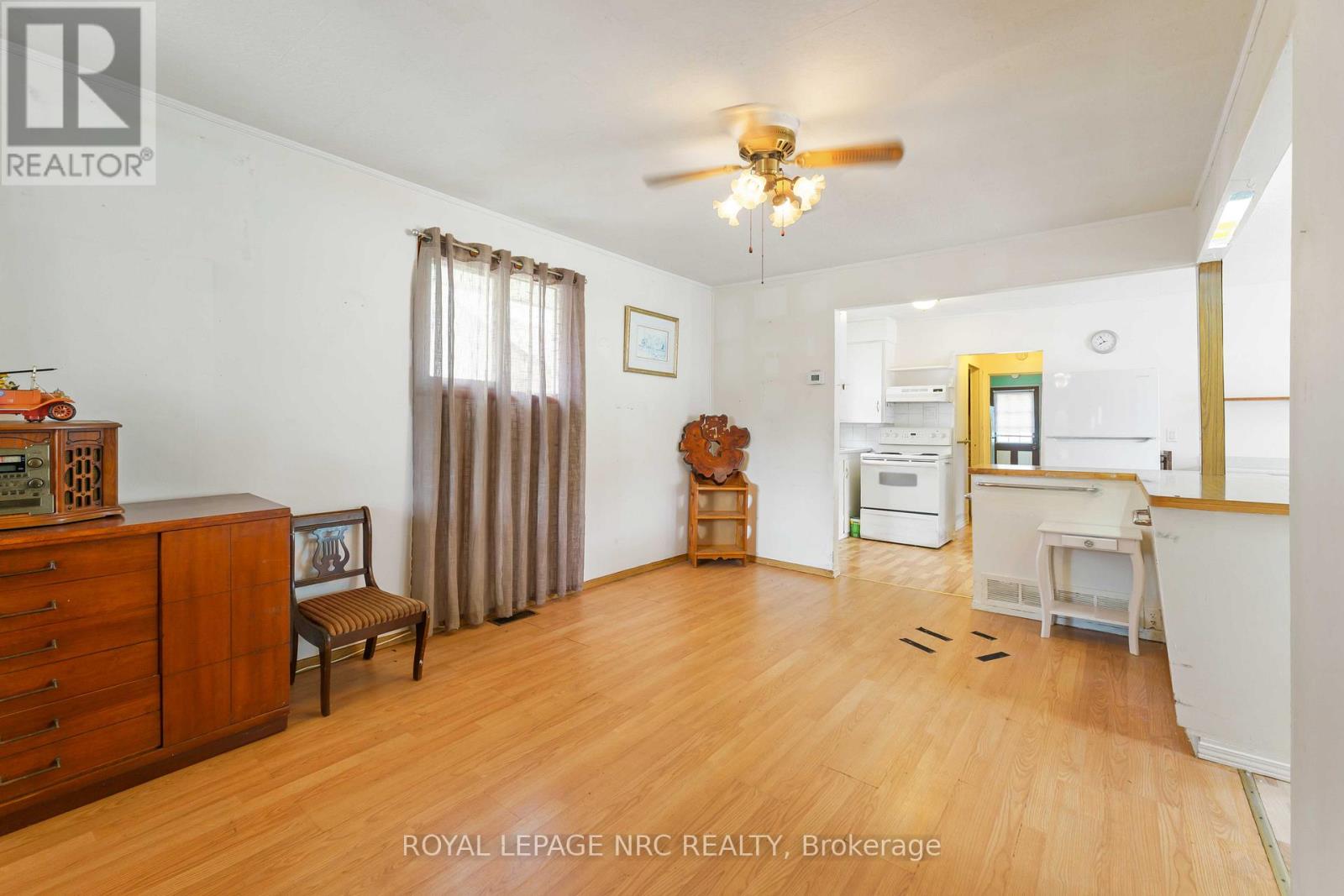 16 Cambridge Road E, Fort Erie, Ontario  L0S 1B0 - Photo 7 - X12304676