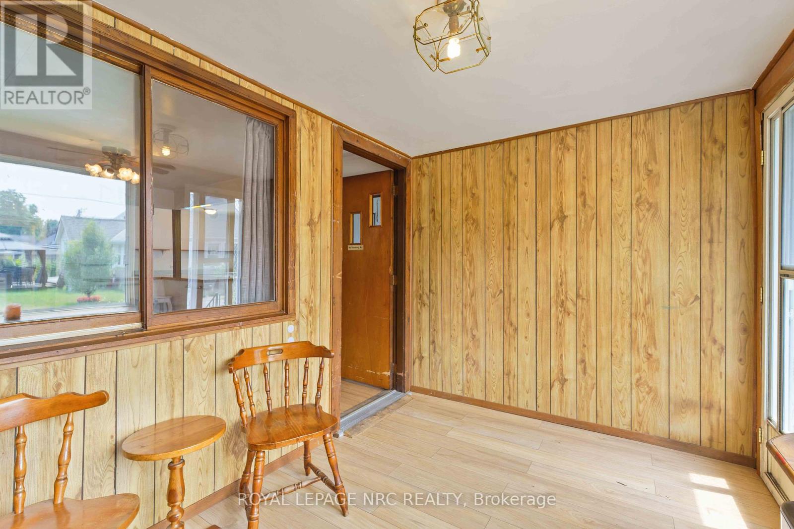 16 Cambridge Road E, Fort Erie, Ontario  L0S 1B0 - Photo 5 - X12304676