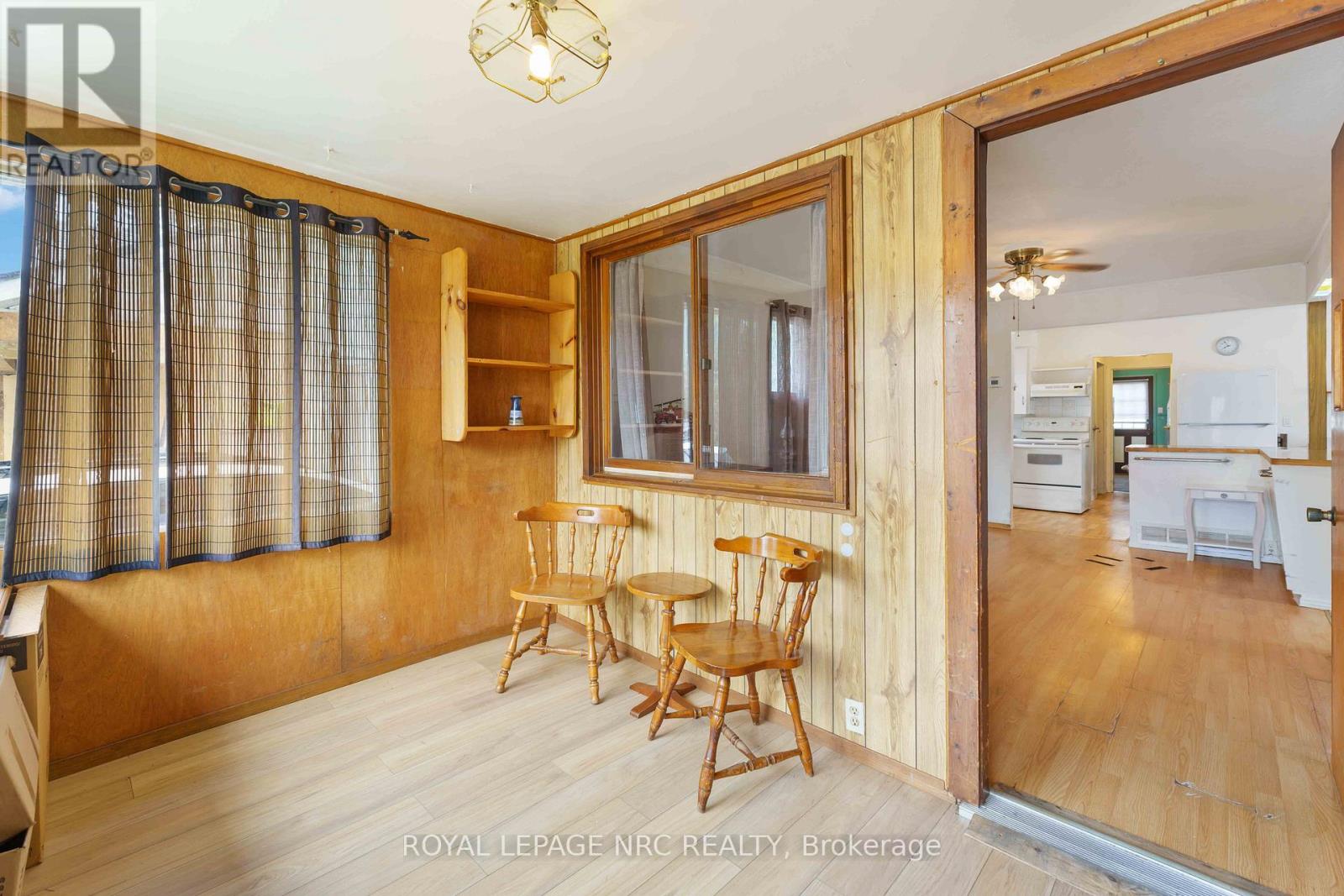 16 Cambridge Road E, Fort Erie, Ontario  L0S 1B0 - Photo 4 - X12304676