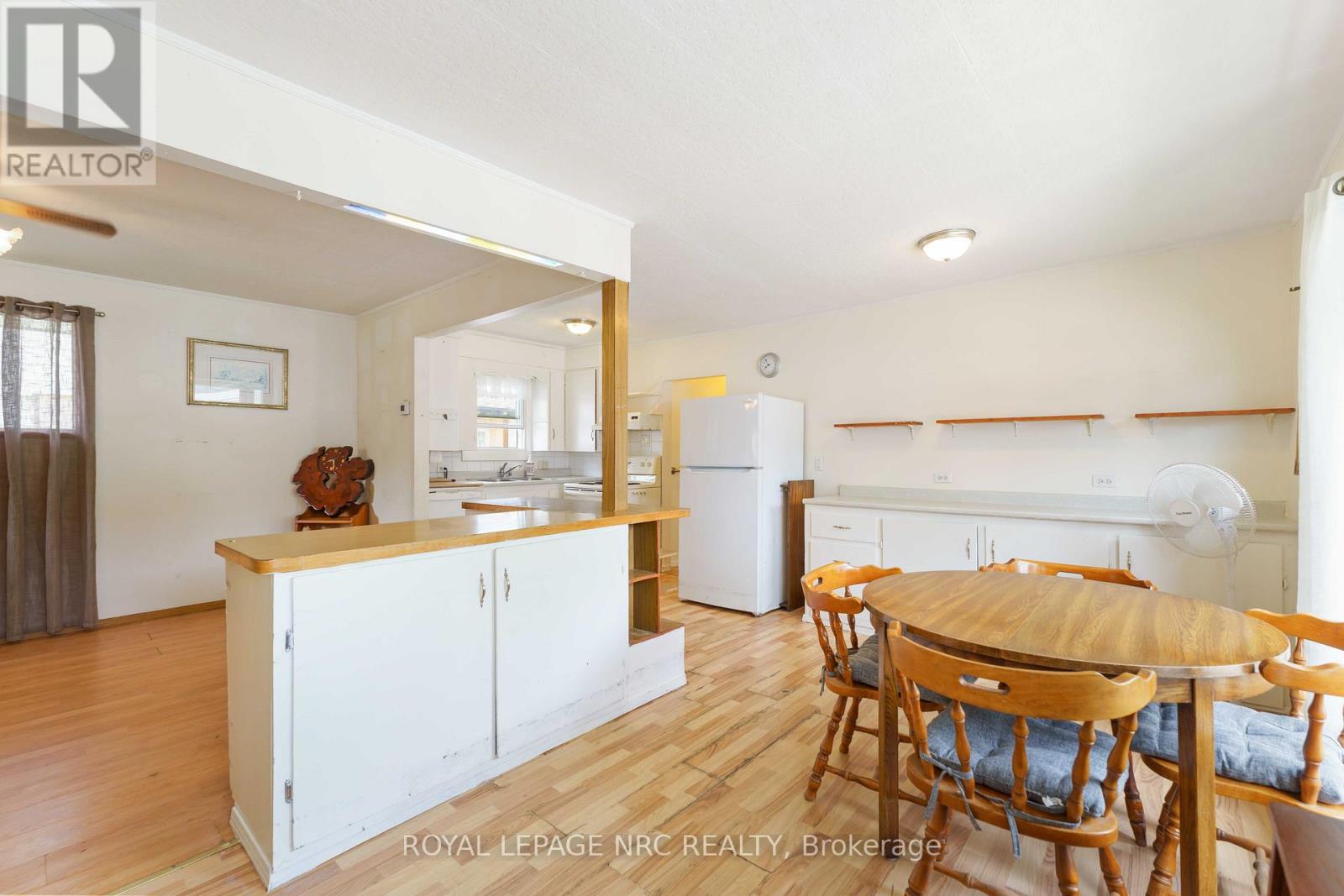 16 Cambridge Road E, Fort Erie, Ontario  L0S 1B0 - Photo 11 - X12304676