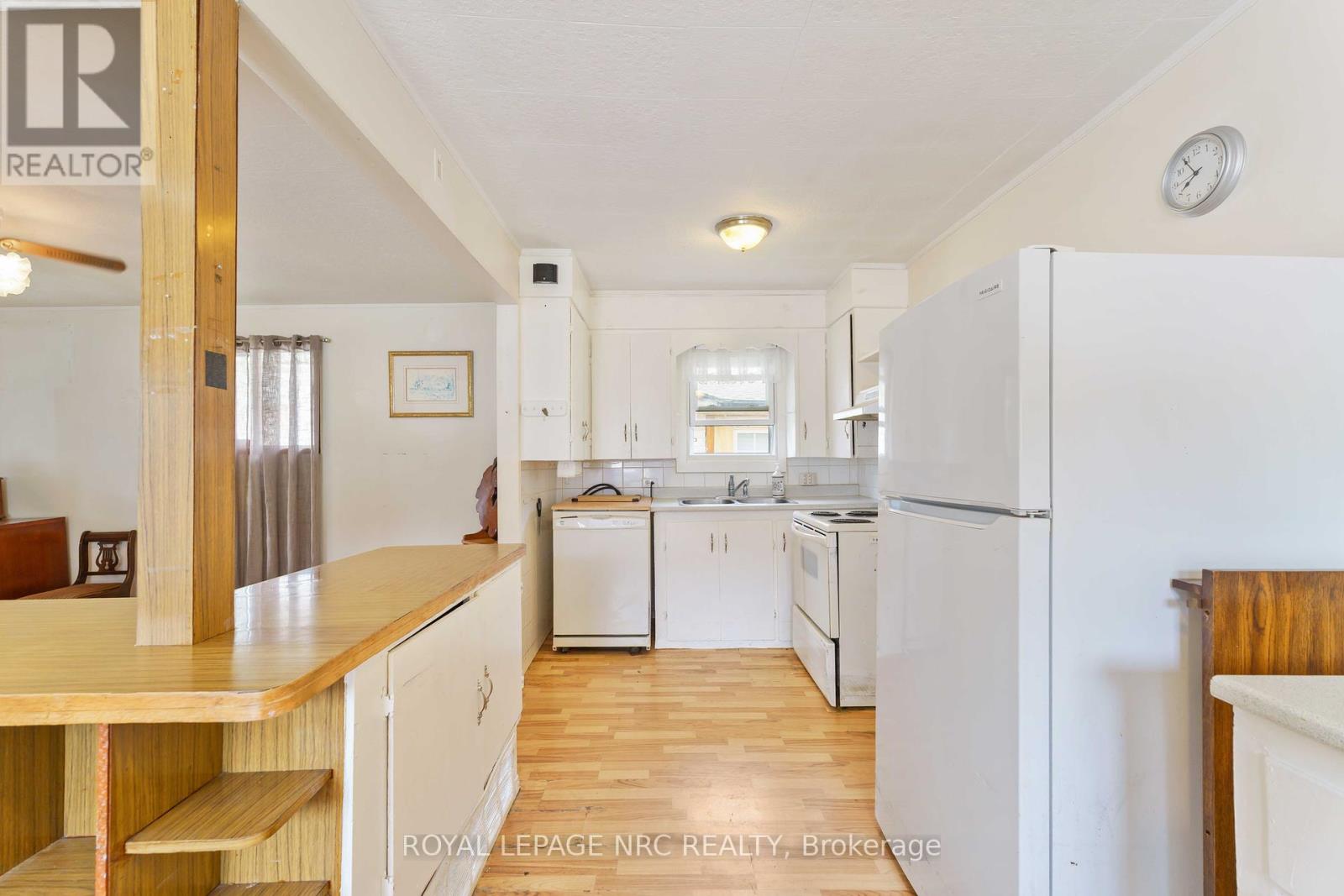 16 Cambridge Road E, Fort Erie, Ontario  L0S 1B0 - Photo 13 - X12304676