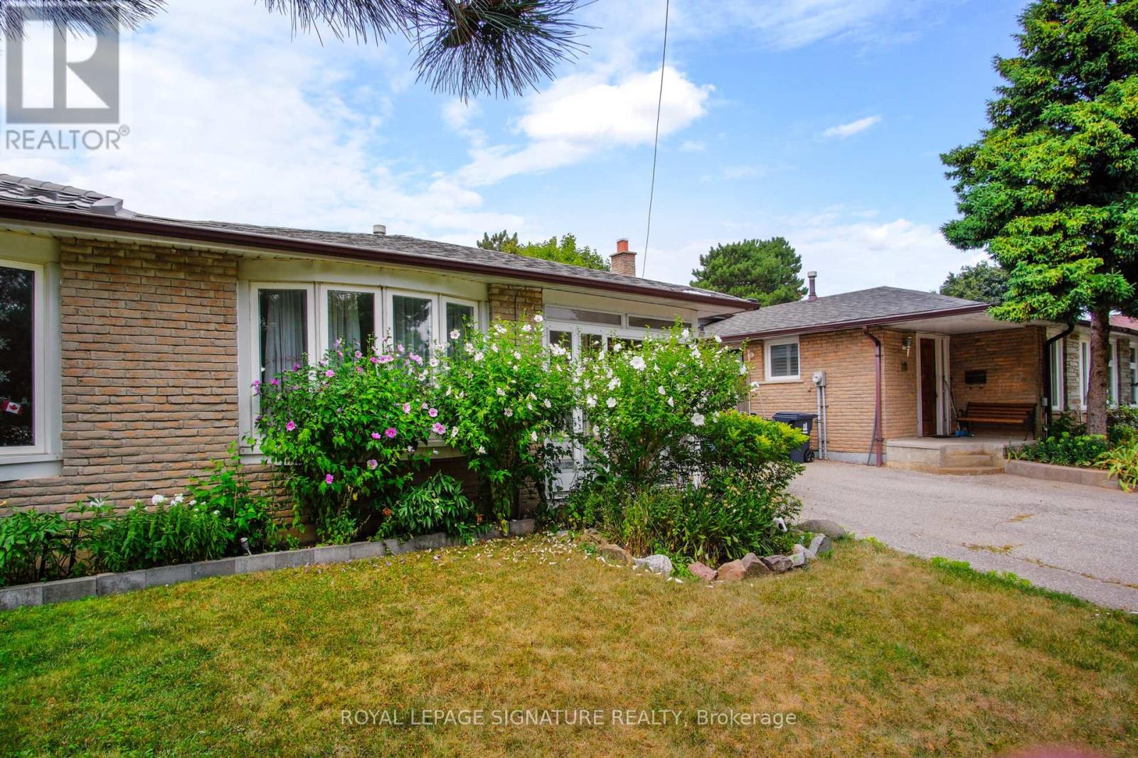 20 Sexton Crescent, Toronto, Ontario  M2H 2L5 - Photo 4 - C12324827