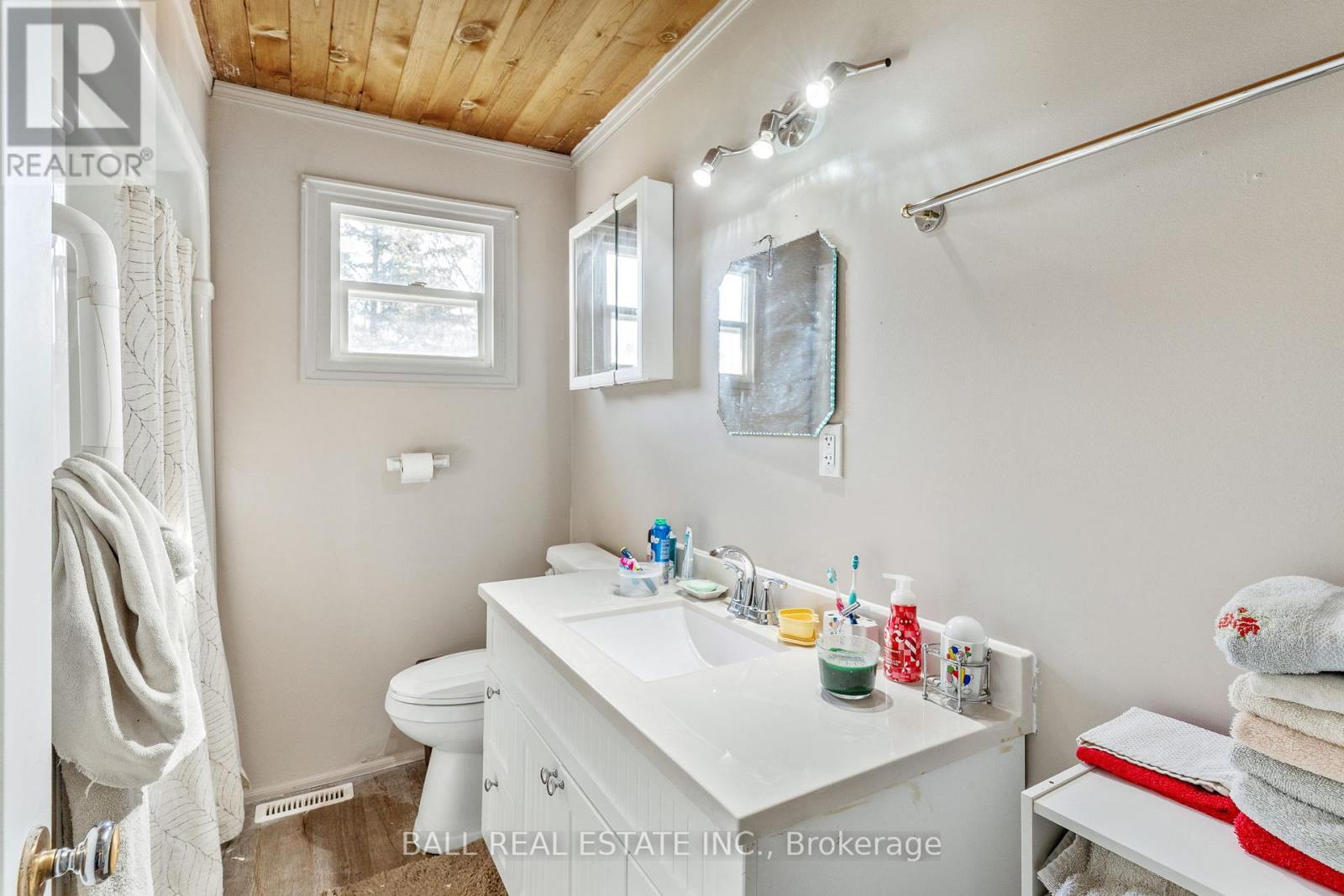 1039 Rainbow Drive, Dysart Et Al, Ontario  K0L 1X0 - Photo 12 - X12154731