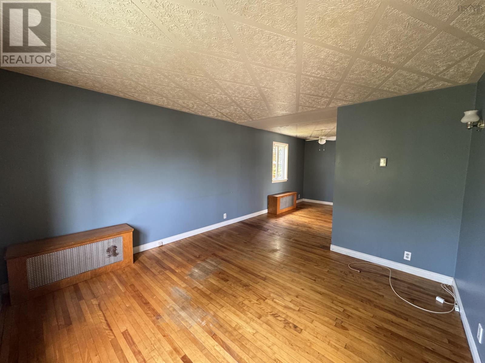 233 Douglas Avenue, Glace Bay, Nova Scotia  B1A 1C2 - Photo 2 - 202519184
