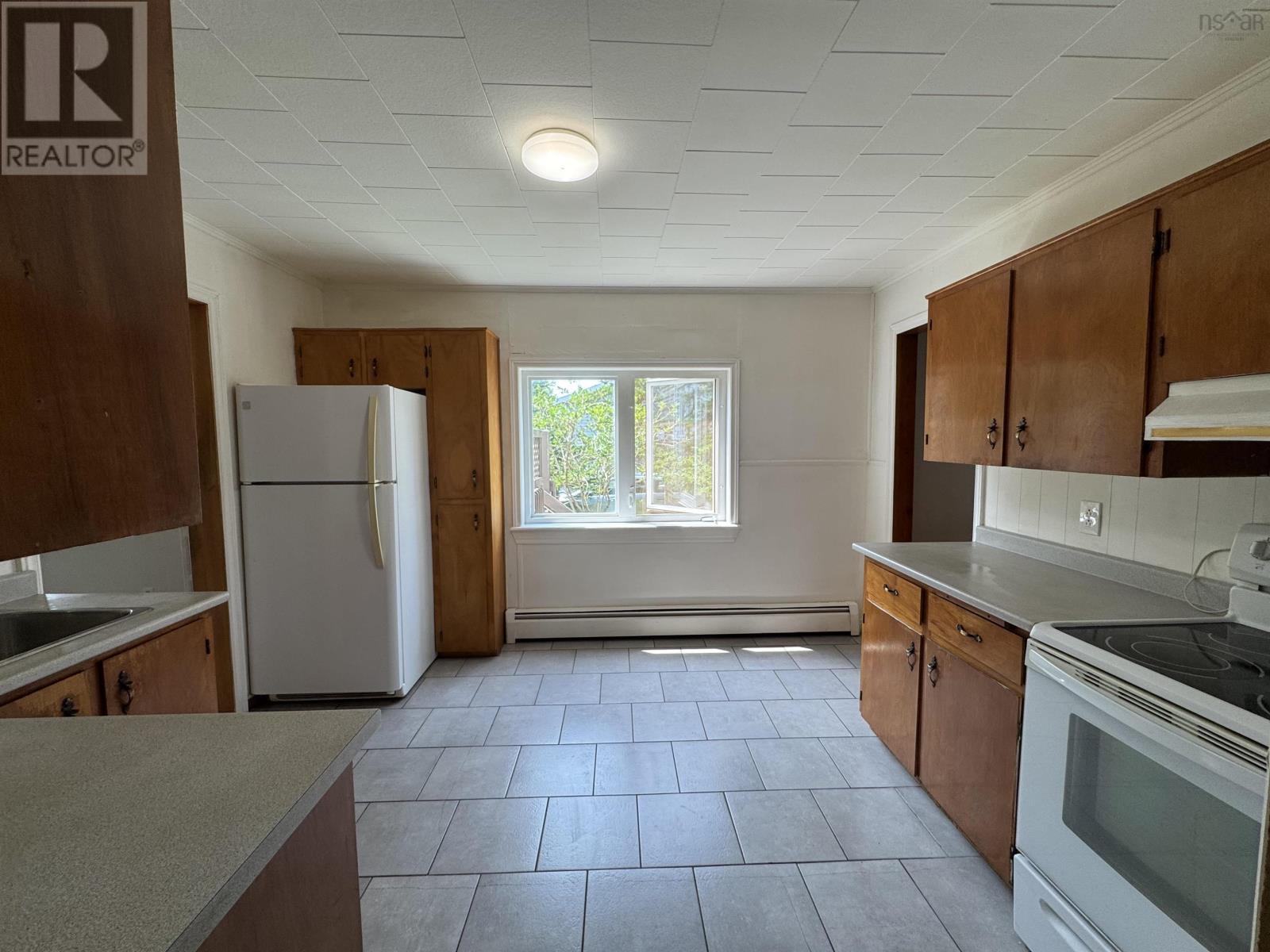 233 Douglas Avenue, Glace Bay, Nova Scotia  B1A 1C2 - Photo 8 - 202519184