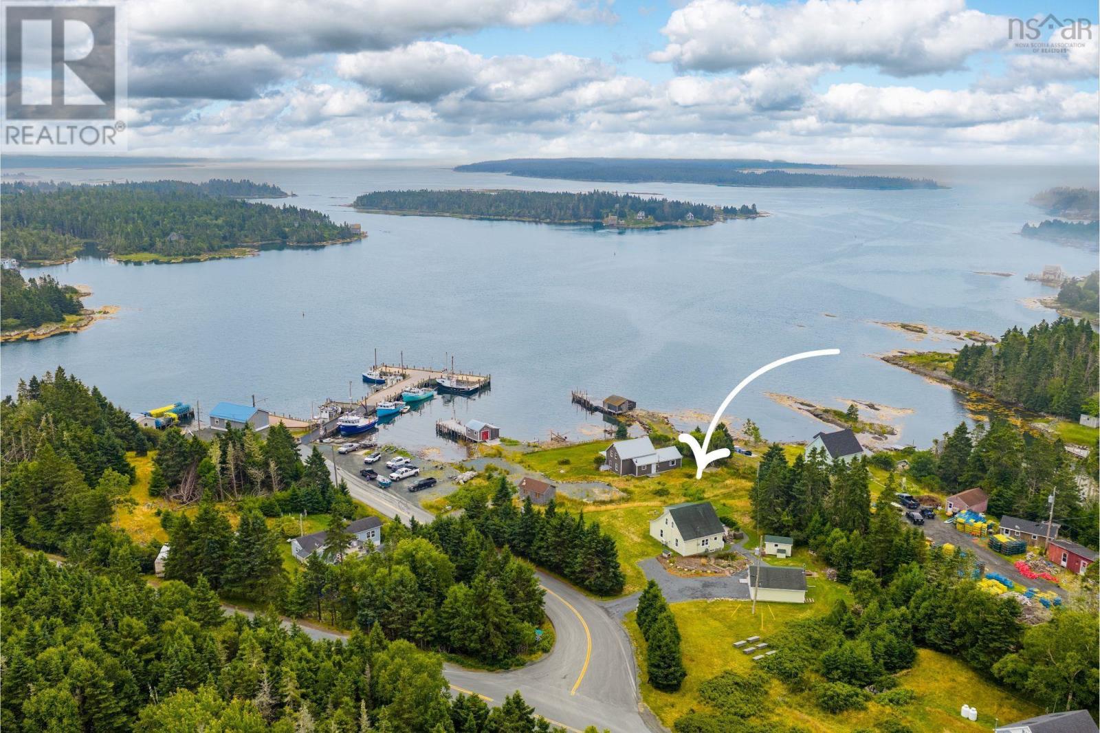 28 Wharf Road, Bush Island, Nova Scotia  B0R 1C0 - Photo 2 - 202519761