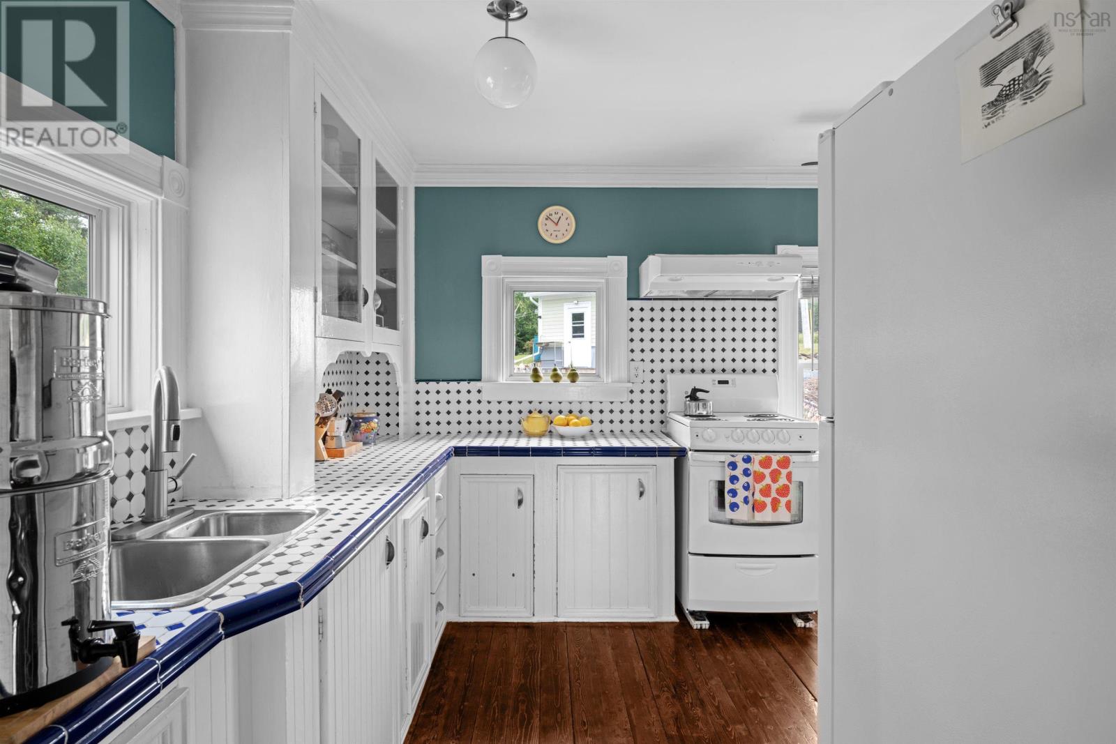 28 Wharf Road, Bush Island, Nova Scotia  B0R 1C0 - Photo 9 - 202519761