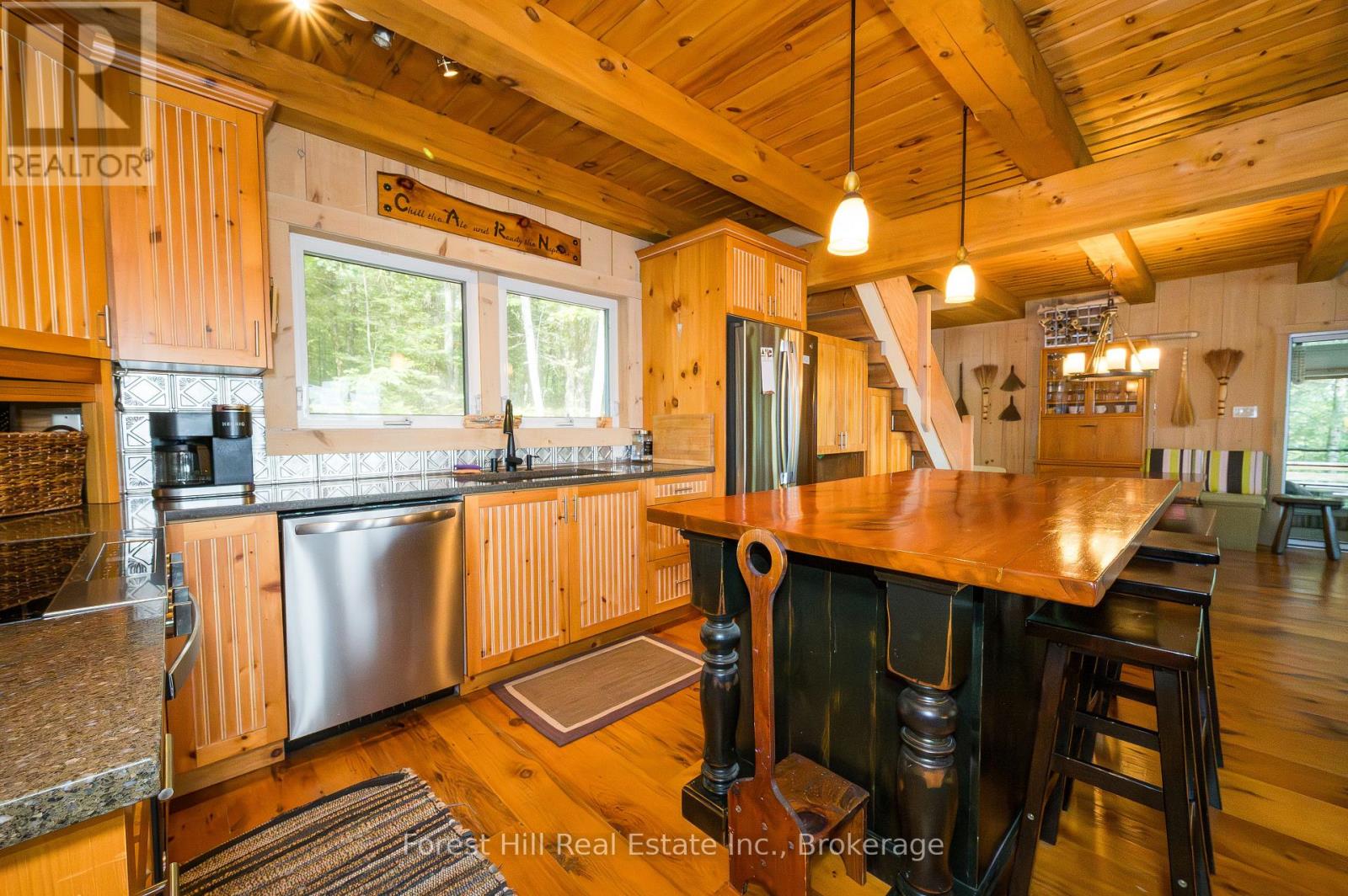 1224 Moot Lake Road S, Lake Of Bays, Ontario  P0B 0A3 - Photo 4 - X12330135