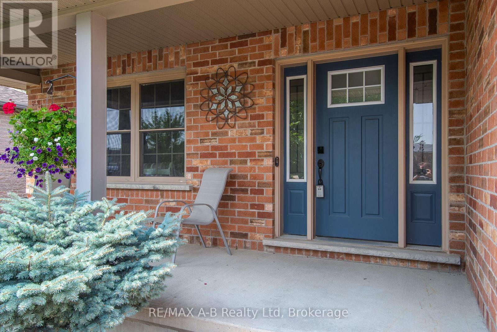 22 Millson Crescent, St. Marys, Ontario  N4X 1E4 - Photo 12 - X12330231