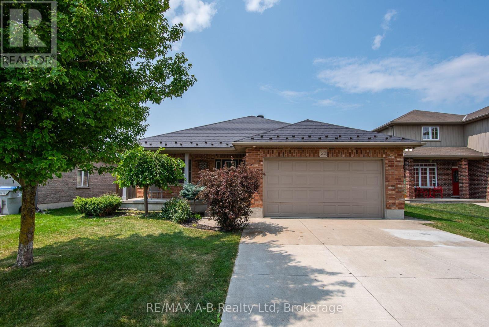 22 Millson Crescent, St. Marys, Ontario  N4X 1E4 - Photo 2 - X12330231