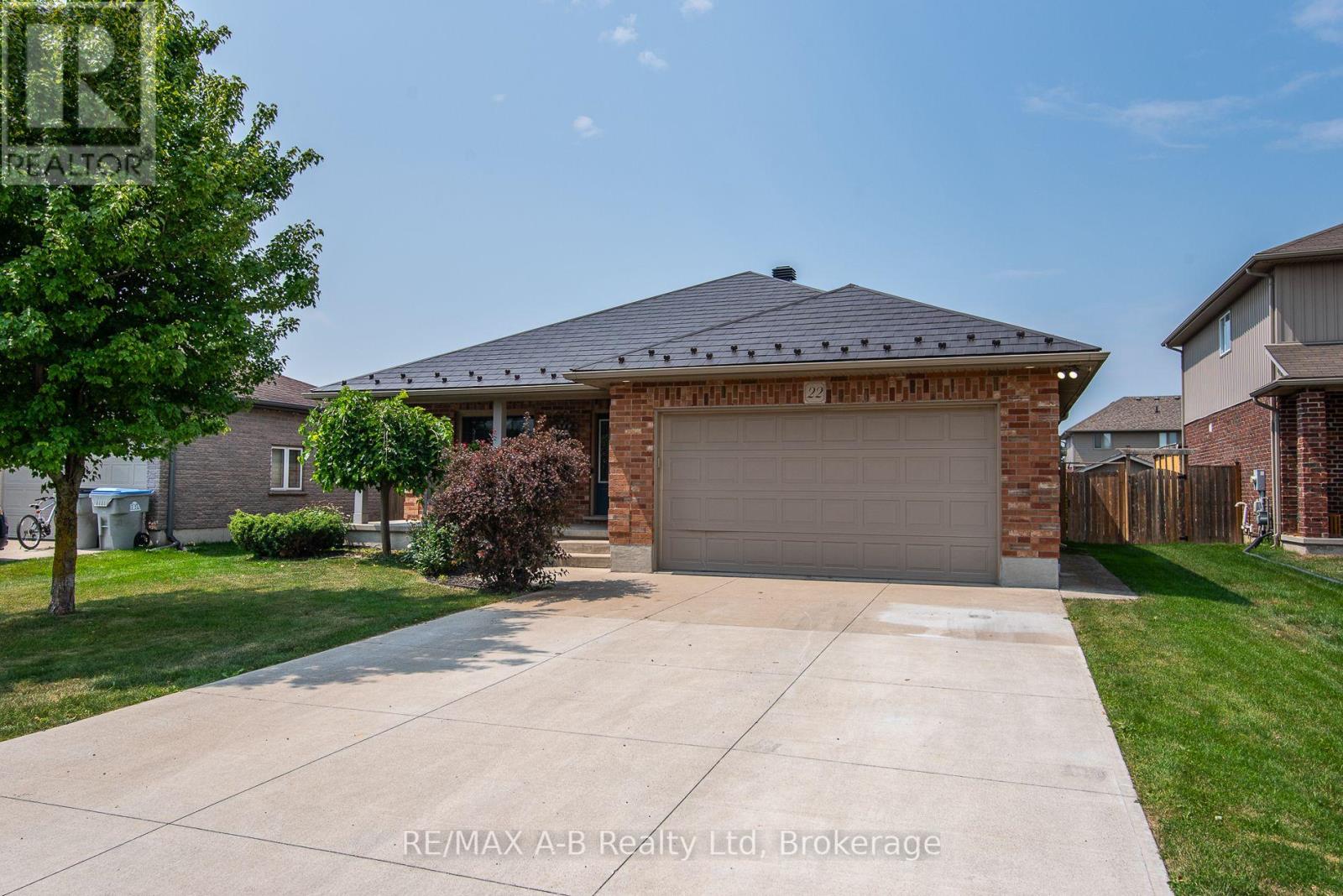 22 Millson Crescent, St. Marys, Ontario  N4X 1E4 - Photo 3 - X12330231