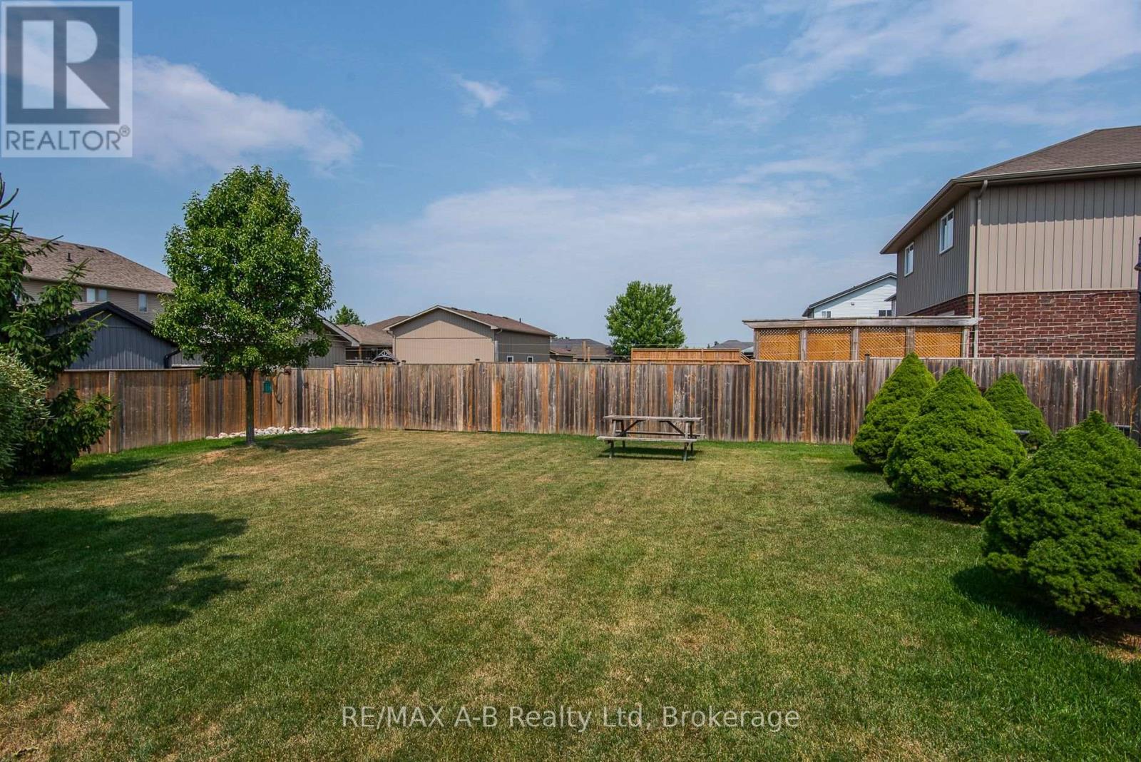 22 Millson Crescent, St. Marys, Ontario  N4X 1E4 - Photo 8 - X12330231