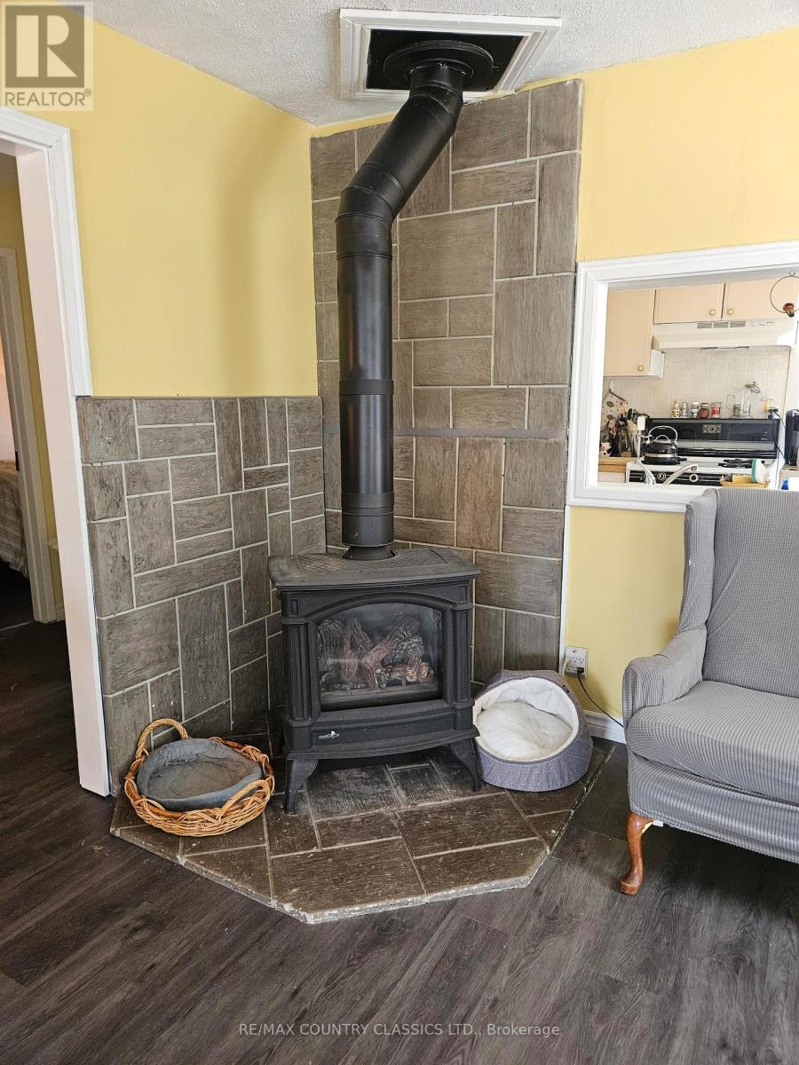 39 Lake Street, South Algonquin, Ontario  K0J 2M0 - Photo 10 - X12330289
