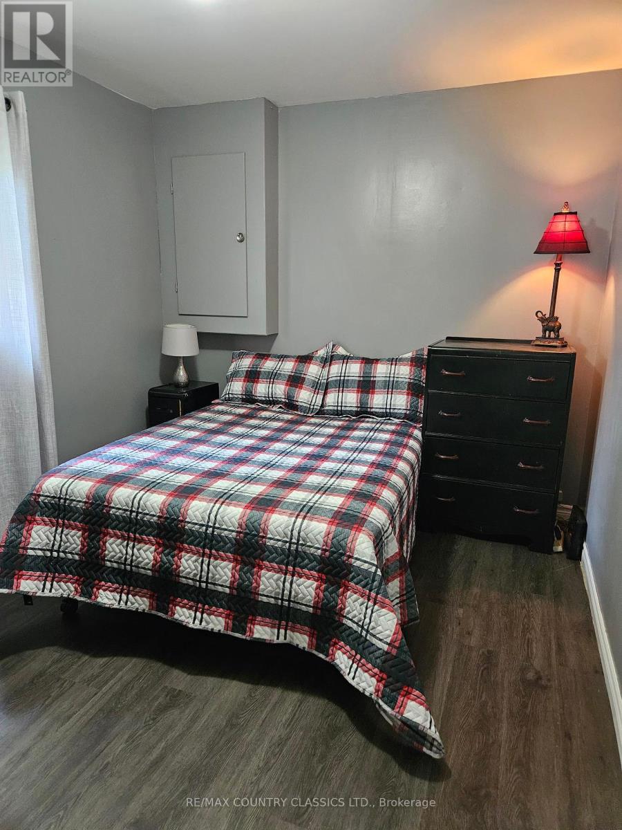 39 Lake Street, South Algonquin, Ontario  K0J 2M0 - Photo 11 - X12330289