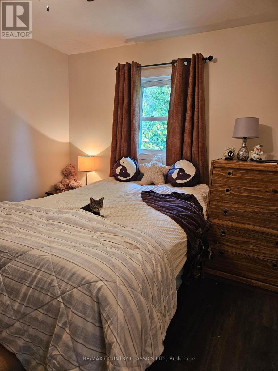 39 Lake Street, South Algonquin, Ontario  K0J 2M0 - Photo 13 - X12330289