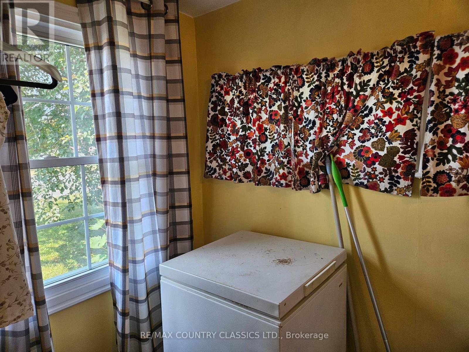 39 Lake Street, South Algonquin, Ontario  K0J 2M0 - Photo 16 - X12330289