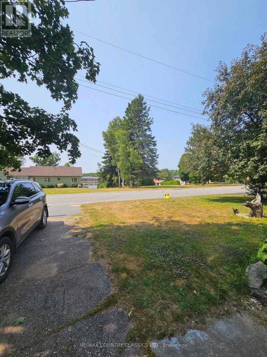 39 Lake Street, South Algonquin, Ontario  K0J 2M0 - Photo 34 - X12330289