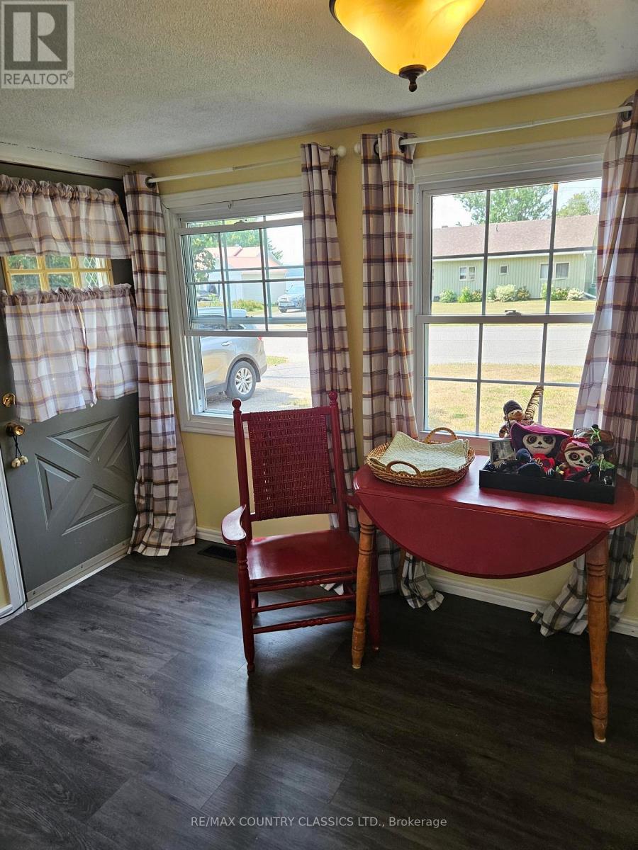 39 Lake Street, South Algonquin, Ontario  K0J 2M0 - Photo 7 - X12330289