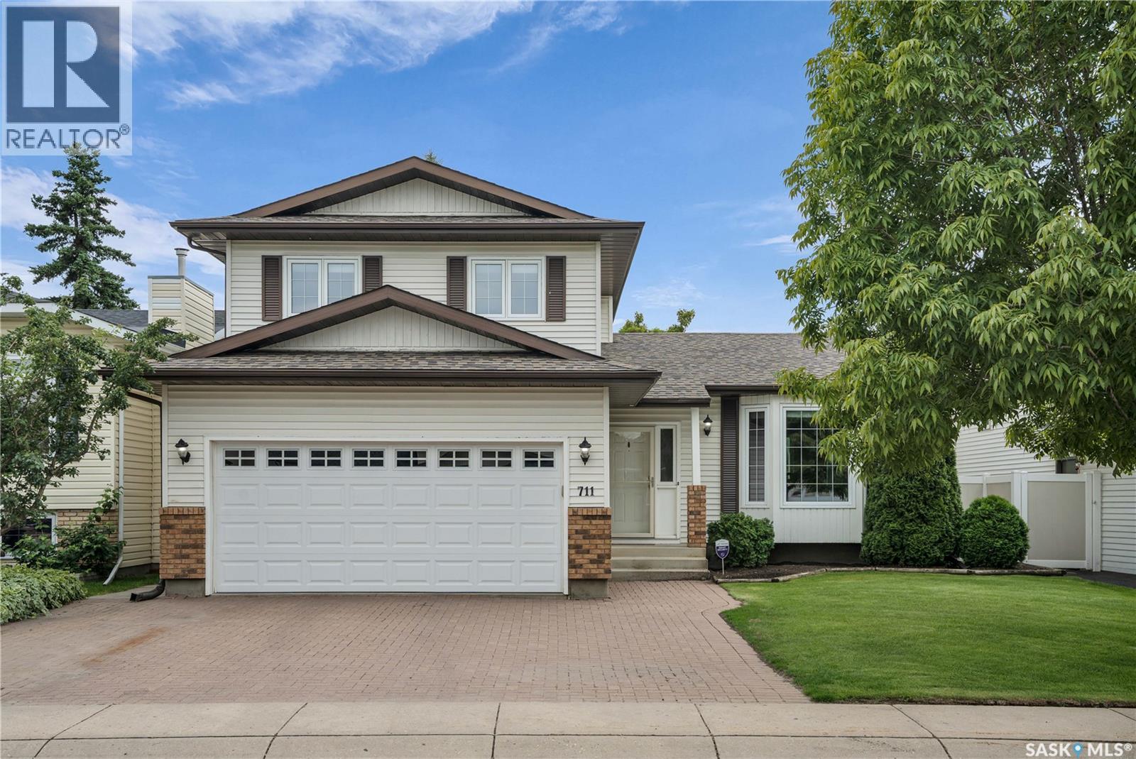 Property at 711 Swan CRESCENT image 1