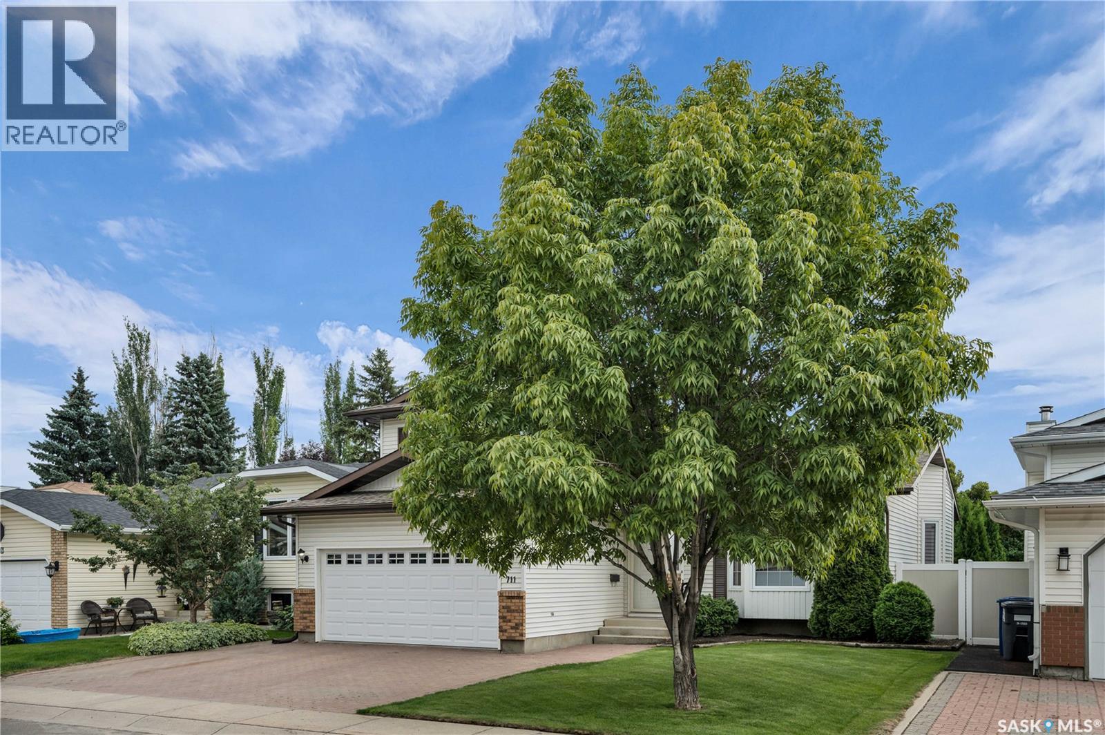 Property at 711 Swan CRESCENT image 2
