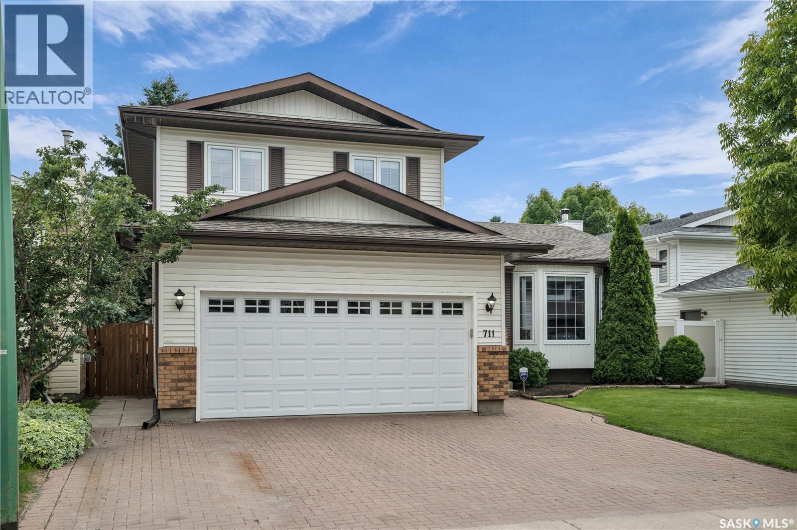 Property at 711 Swan CRESCENT image 3