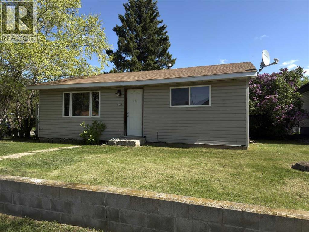 902 7 Avenue, Wainwright, Alberta  T9W 1C8 - Photo 2 - A2225448