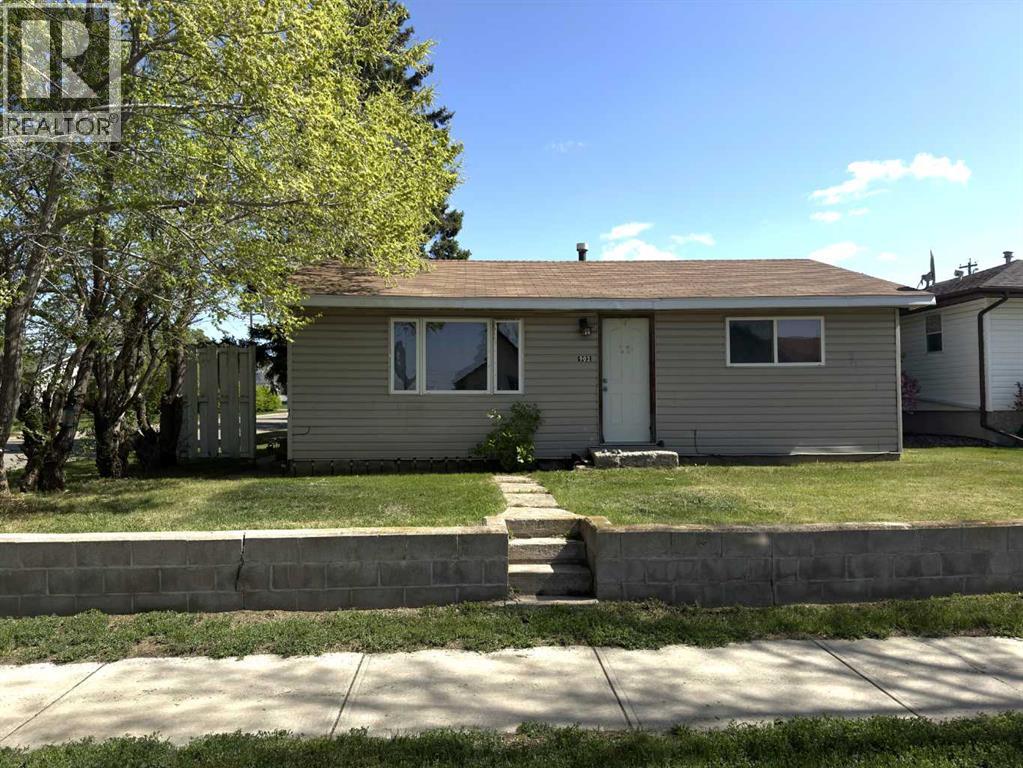 902 7 Avenue, Wainwright, Alberta  T9W 1C8 - Photo 1 - A2225448