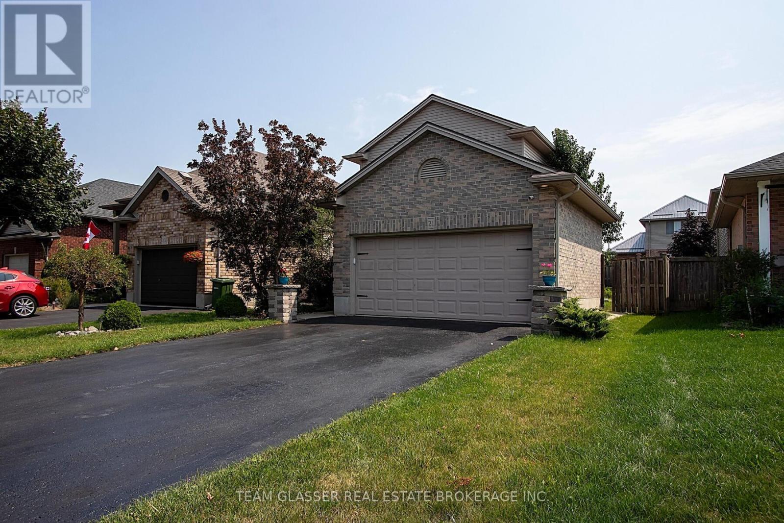 21 Faith Boulevard, St. Thomas, Ontario  N5R 6L3 - Photo 2 - X12330432
