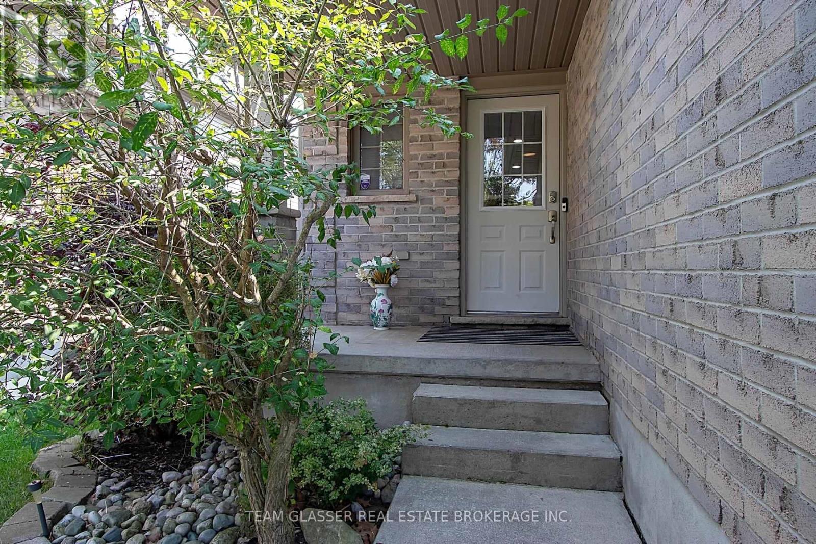 21 Faith Boulevard, St. Thomas, Ontario  N5R 6L3 - Photo 3 - X12330432