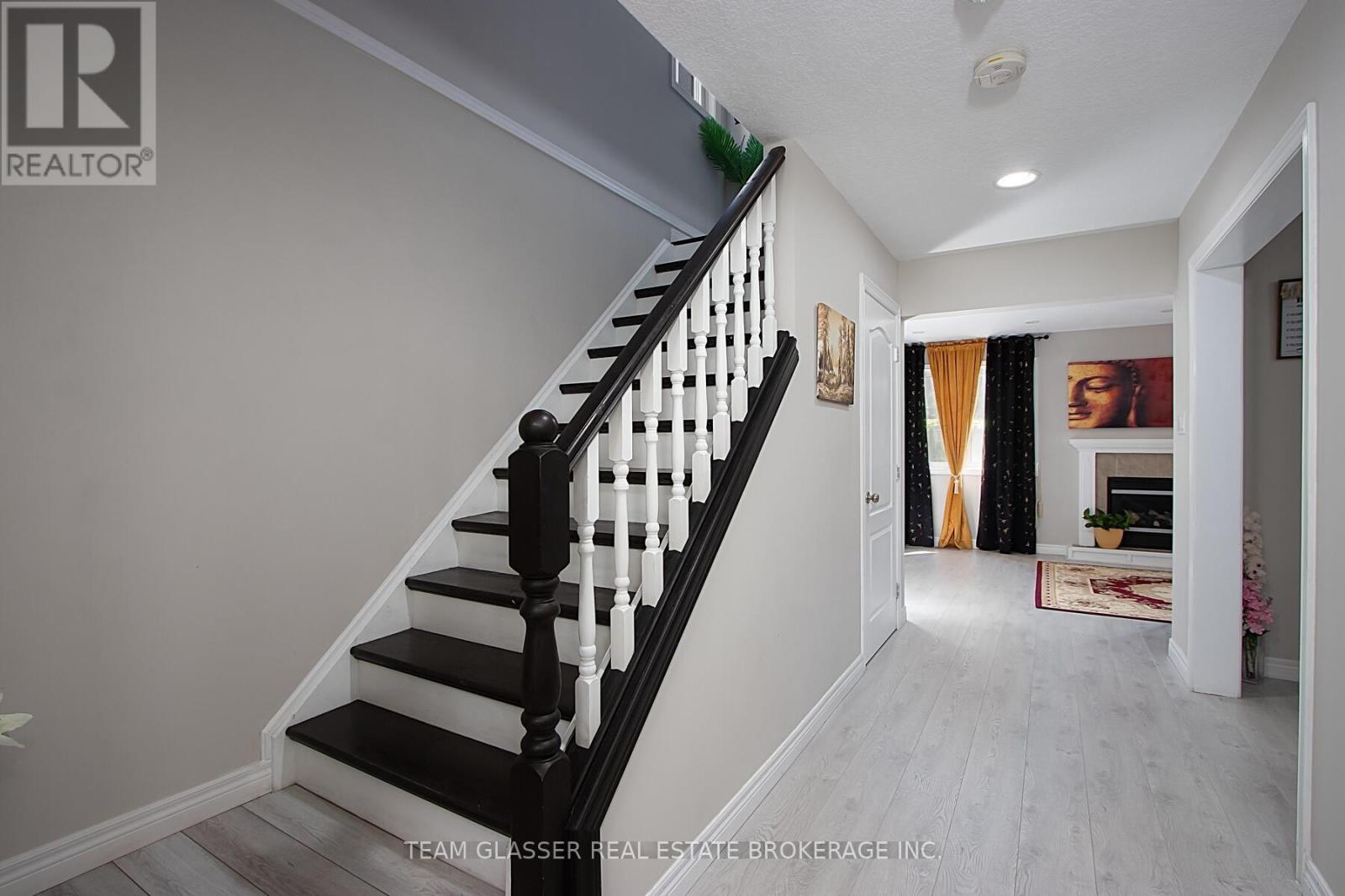 21 Faith Boulevard, St. Thomas, Ontario  N5R 6L3 - Photo 6 - X12330432
